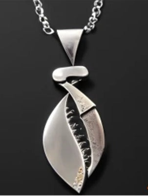 the claw necklace